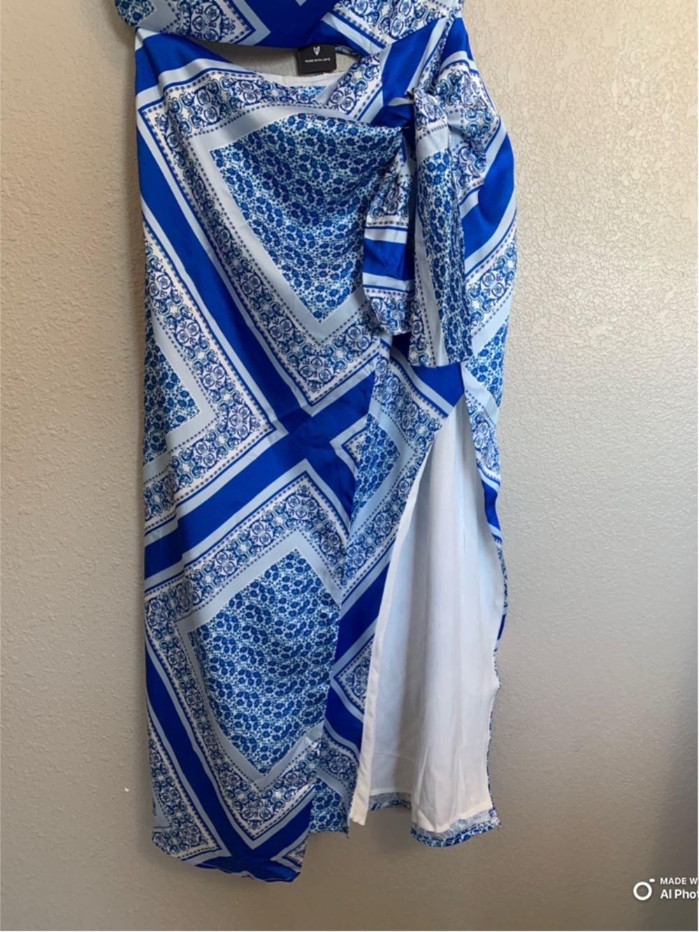 Lulus XS Vacay Beauty Blue Scarf Print One-Shoulder Tie Strap Midi Dress NWT - Picture 7 of 17